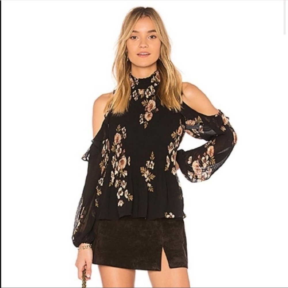ASTR The Label Shae Floral Print Cold Shoulder Ruffle Top Black Size Small